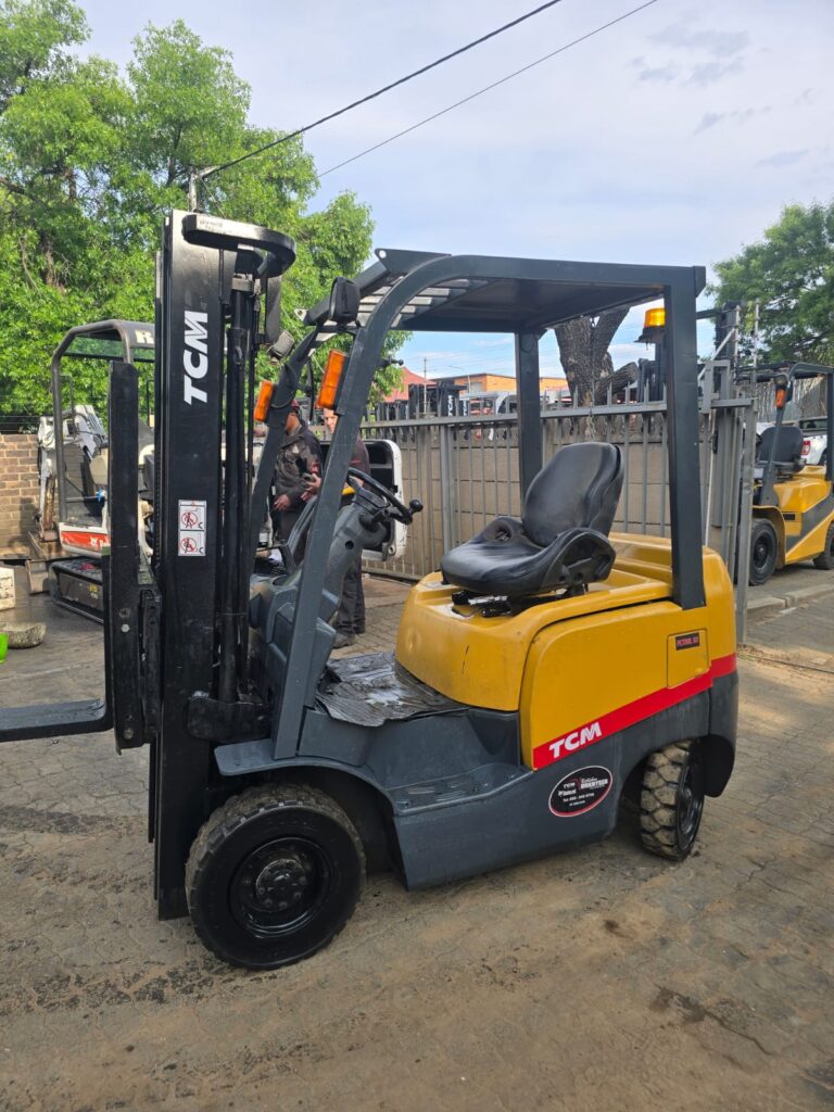 Used TCM 1.8 ton petrol forklift – side view